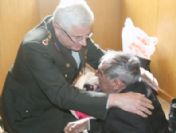 Evlat Acısına Dayanamayan Şehit Babası Madalya Töreninde Bayıldı