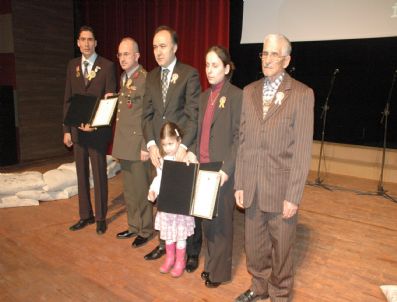 Şehit Ve Gazi'ye Devlet Övünç Madalyası