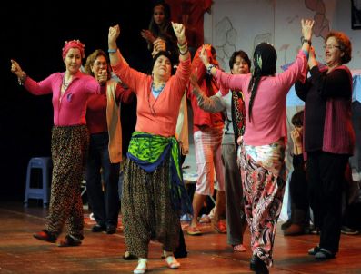 DÜNYA TIYATROLAR GÜNÜ - 'Bir Evet İki Hayır Arası Hayat' Yeniden Sahneleniyor