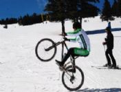 Bonus Kafalı Bisikletçi, Dondurucu Soğukta Zirve Yaptı
