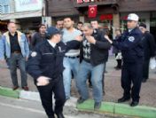 Bursa'da Bıçaklı Seyyar Satıcı-zabıta Kavgası