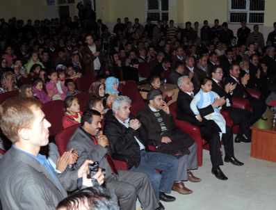 ERCAN TURAN - Çanakkale Şehitlerini Konu Alan Kürtçe Tiyatro Sergilendi
