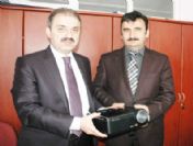 Çankırı Belediyesi'nden Gazi Sağlık Meslek Lisesine Projeksiyon Desteği