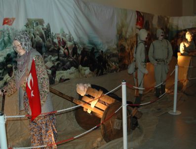 MUHAMMET TOKAT - 'Dönmeyi Düşünmediler' Milas'ta Sahnelendi