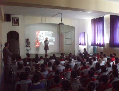 Kütahya 19 Mayıs İlköğretim Okulu'nda Çanakkale Zaferi'nin 95. Yıldönümü