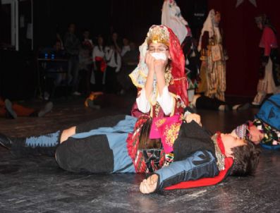 Minik Oyuncular Ağlattı