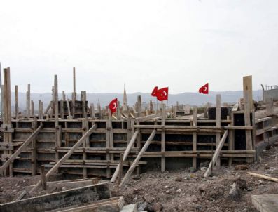 ERHAN ÜSTÜNDAĞ - Sivas'ta Şehitlik Yapımına Başlandı