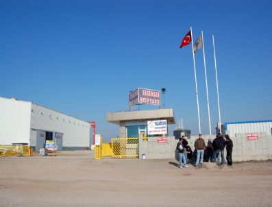 TUZLA TERSANESI - Tersane İşçilerinden Oturma Eylemi