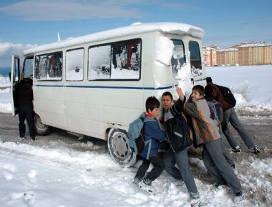 Van'da Kar Nedeniyle 111 Köy Yolu Ulaşıma Kapandı