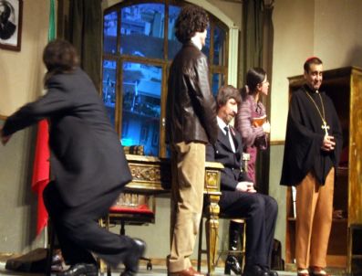 VAN DEVLET TIYATROSU - Van Devlet Tiyatrosu Bitlis'te Sahne Aldı