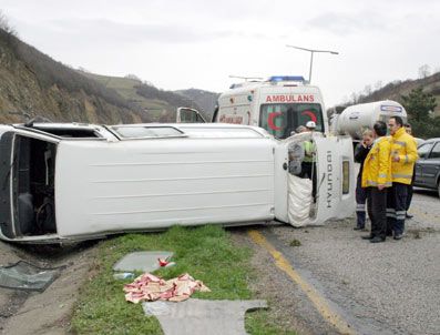 Hasta Ziyaretine Gidenleri Taşıyan Kamyonet Devrildi: 3 Yaralı