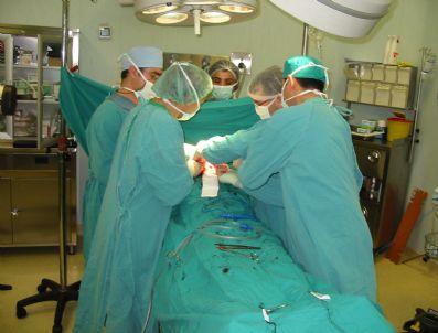 Hastada 500 Gram Ağırlığında Guatr Bezi Çıktı