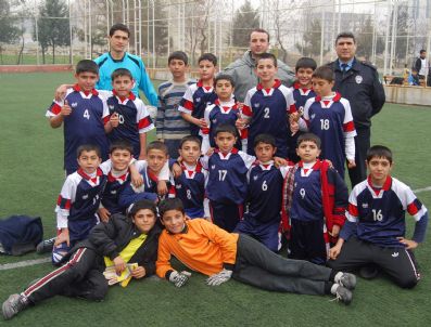 İlkokullar Arası Futbol Turnuvası Düzenlendi