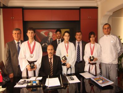 Manavgat'a 3 Madalya