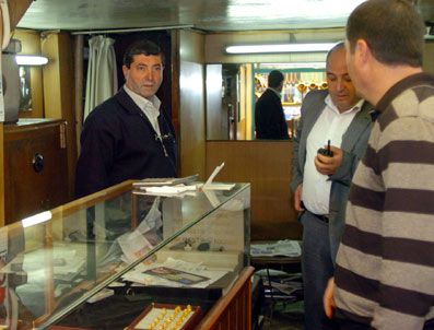 Önce Çay Keyfi, Sonra Hırsızlık