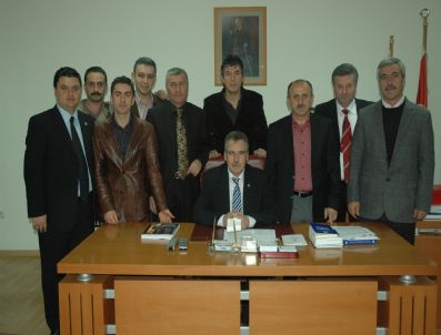 YAŞAR ÇAKMAK - Tes-iş Sakarya Şube Başkanı Sedat Çokol'a İşçilerden Plaket