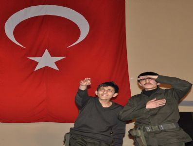 Erzurum Lisesi Öğrencileri Çanakkale Harman Yeri' Adlı Oyunu Sahneledi