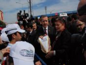 Esenyurt Flaması Başbakana verildi