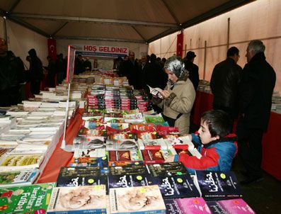 Esenyurt'ta Kitap Çadırı Yazarları Ağırlayacak