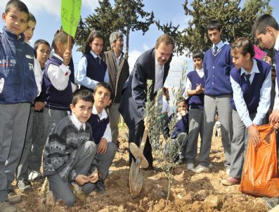 Fidanlar Toprakla Buluştu