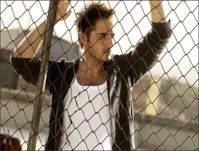 REINA - Gökhan Özen'nin yeni albümü geliyor