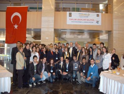 Öğrencilere Toplum Liderliği Eğitimi