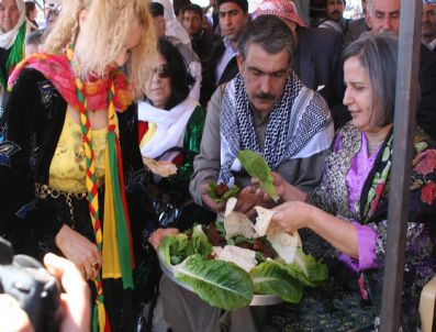 ZILAN - Şanlıurfa'da Çiğköfteli Nevruz Kutlaması