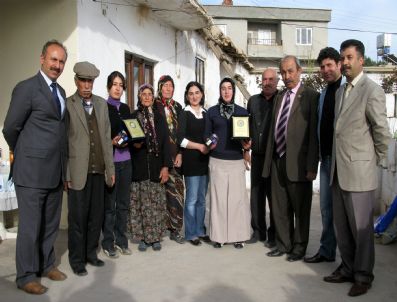 TARıM VE KÖYIŞLERI BAKANLıĞı - Arabanlı Kadın Çiftçiler Ödüllendirildi