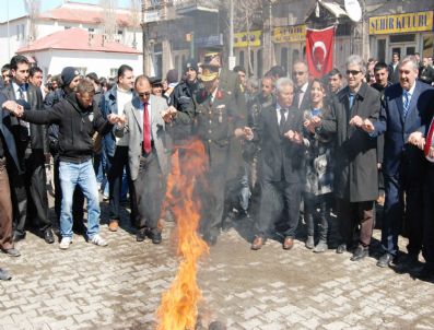 FARUK KÖKSOY - Ardahan'da Nevruz Ateşini Vali Mustafa Tekmen Yaktı