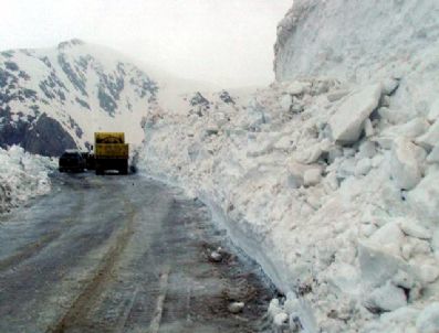 Bahçesaray Yolu Ulaşıma Açıldı