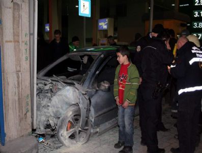 BURSA DEVLET HASTANESI - Benzinlikte Facia Teğet Geçti