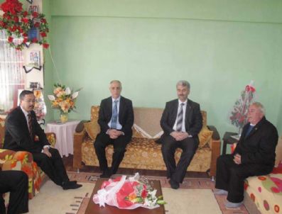 SELIM PARLAR - Çayırova Protokolünden Şehit Ailelerine Ziyaret
