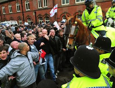 FAŞIZM - İslam karşıtları yine meydanlara indi