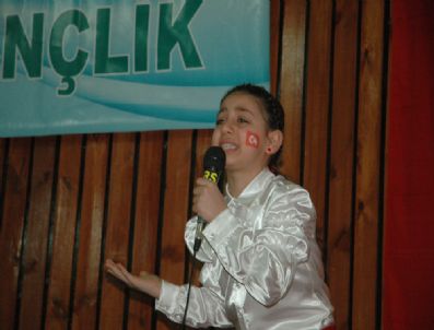 İstiklal Marşı'nı Okurken Hem Ağladı Hem Ağlattı