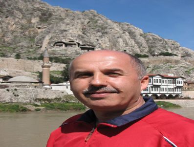 AVNİ ERDEMİR - Milletvekili Eldemir, Nevruz'da Çöp Topladı