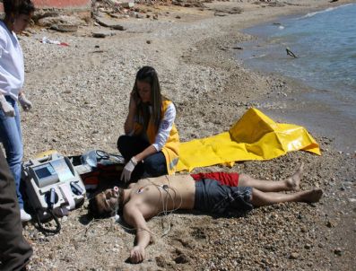 Serinlemek İçin Denize Giren Genç Boğularak Öldü