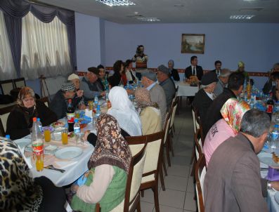 Eczacılar'dan Huzurevi Sakinlerine Yemek