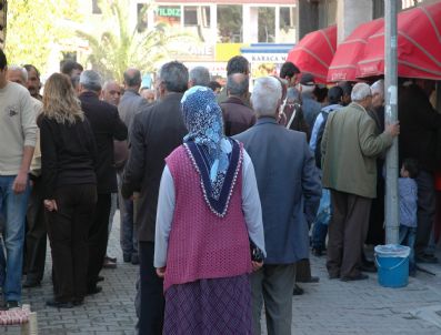 SSK - Emeklinin Maaş Kuyruğu Çilesi