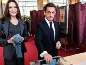 Fransa'da seçim günü, Sarkozy'de endişe var