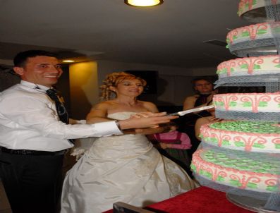 MALDIVLER - Fransız Geline Türk Usulü Düğün