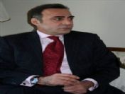 Hem Siyasetçi Hem Sanatçı