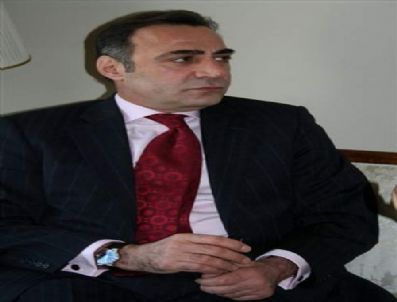 BERHAN ŞİMŞEK - Hem Siyasetçi Hem Sanatçı