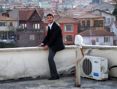 BURSA DEVLET HASTANESI - İntihar Şov İçin Çatıya Çıkan Şahıs Bayıldı