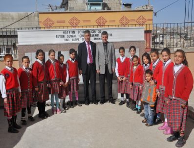 Marev'in Okullara Çeşme Atağı Sürüyor