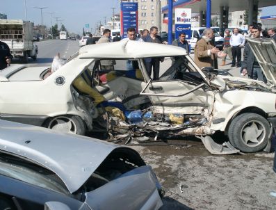 Trafik Kazası: 1 Ölü, 4 Yaralı