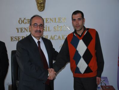 52 Metrelik Aşk Mektubu Yazan Genç İş Sahibi De Oldu