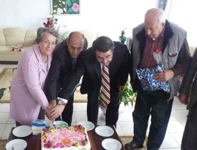 BAHIR ALTUNKAYA - Kaymakam Ve Belediye Başkanından Huzurevi Ziyareti