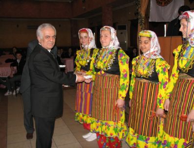 FAHRI KESER - Serdivan Belediyesi'nden Başarılı Okul Ve Öğrencilere Ödül