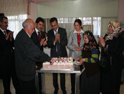 SÜLEYMAN OĞUZ - Vali Demir, Huzurevi Sakinlerini Ziyaret Etti