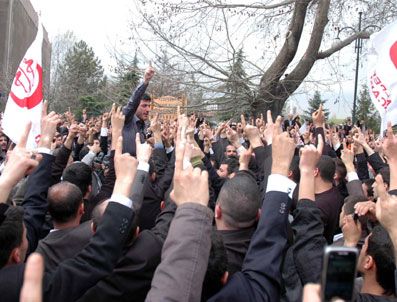 ALPERENLER - Alperenler Yol Kapattı